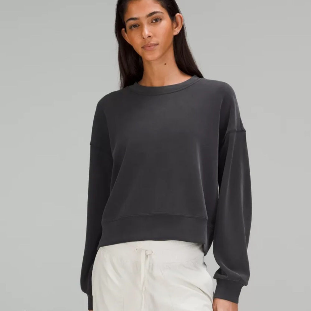 Lululemon Perfectly Oversized Cropped Crew- color black size 10